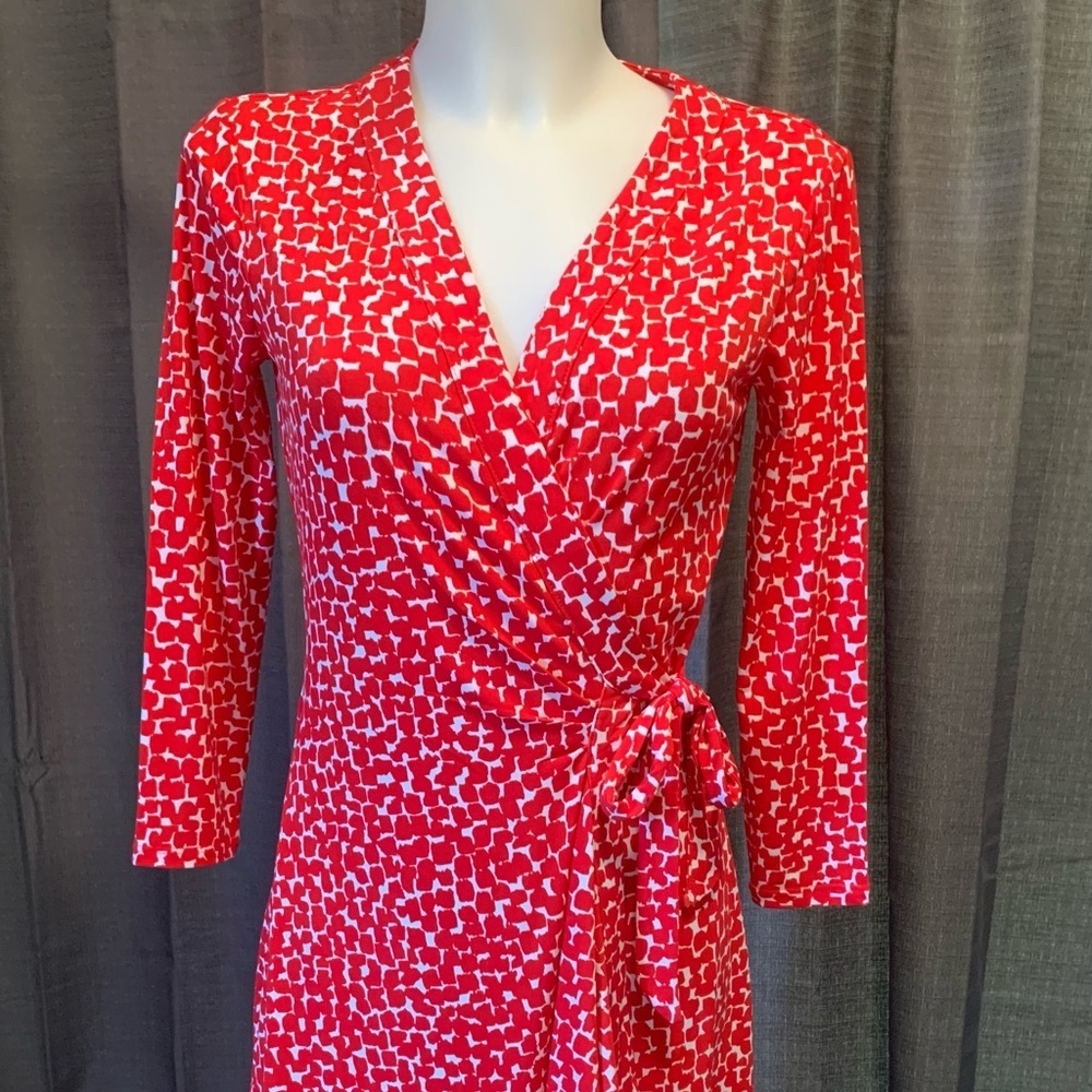 BCBGmaxazria wrap dress red and white EUC